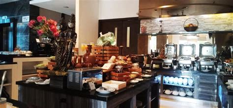 THE 10 BEST Restaurants Near d'primahotel Mega Kuningan.